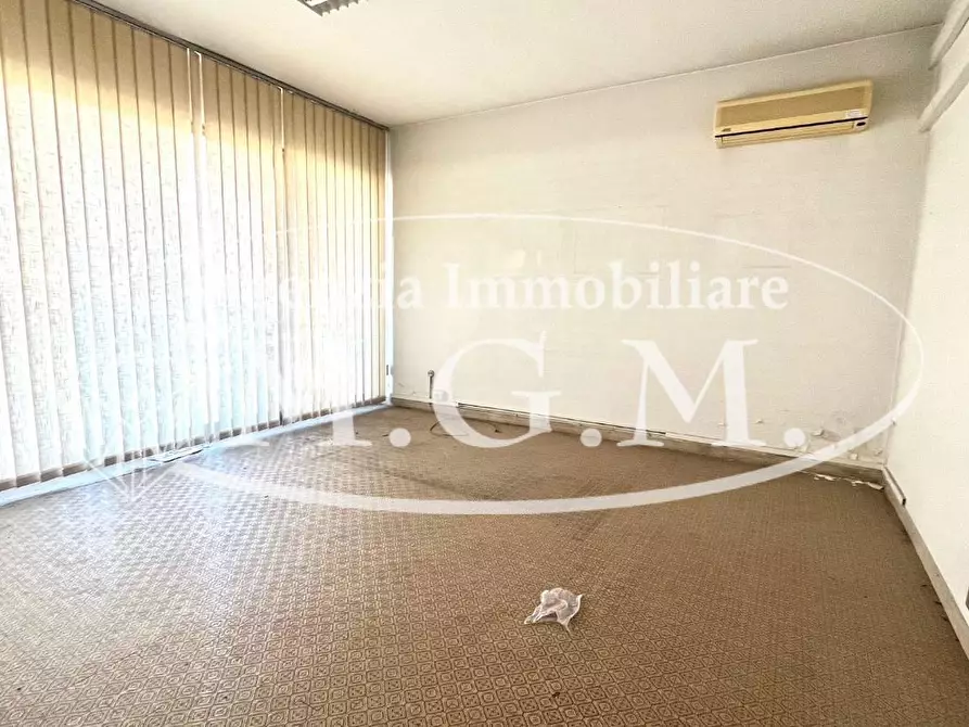 Immagine 7 di Ufficio in affitto  a Cascina