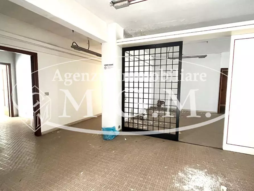 Immagine 2 di Ufficio in affitto  a Cascina