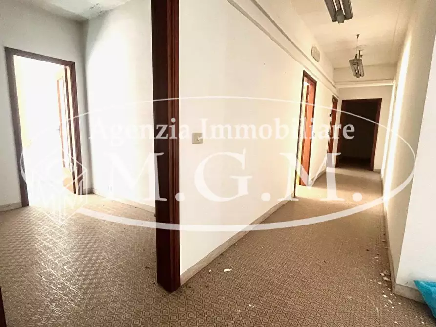 Immagine 3 di Ufficio in vendita  a Cascina