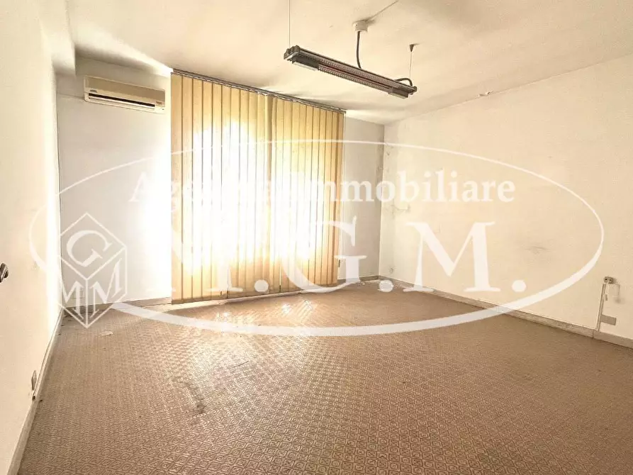 Immagine 9 di Ufficio in vendita  a Cascina