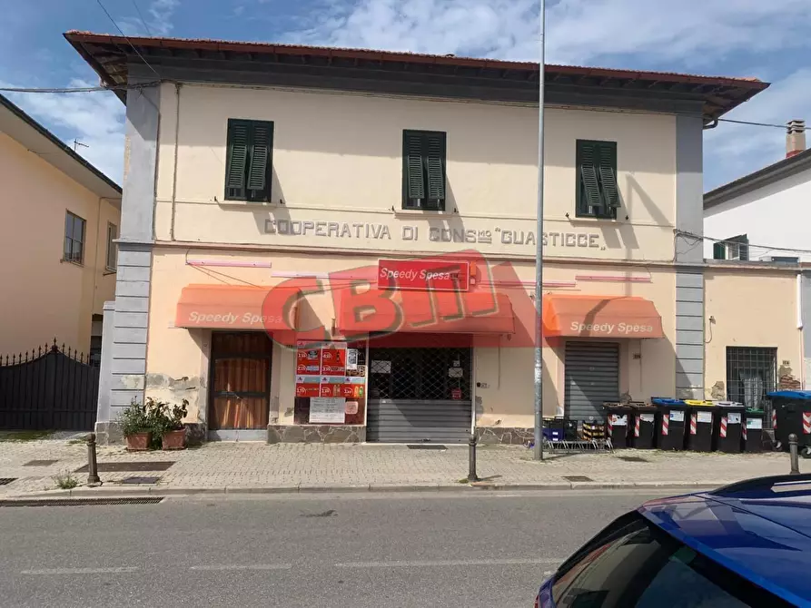 Immagine 1 di Locale commerciale in vendita  a Collesalvetti