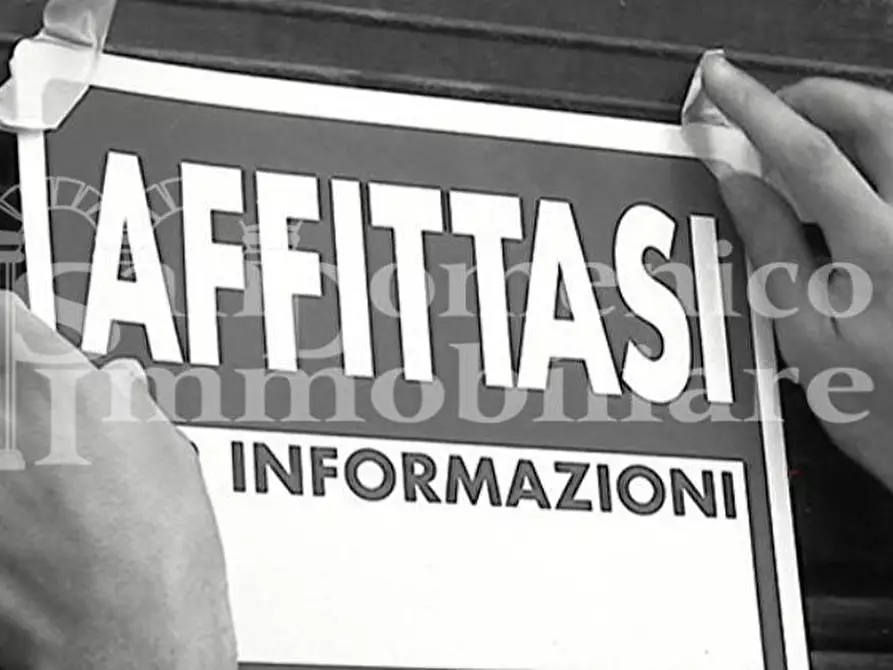 Immagine 2 di Locale commerciale in affitto  a Cascina