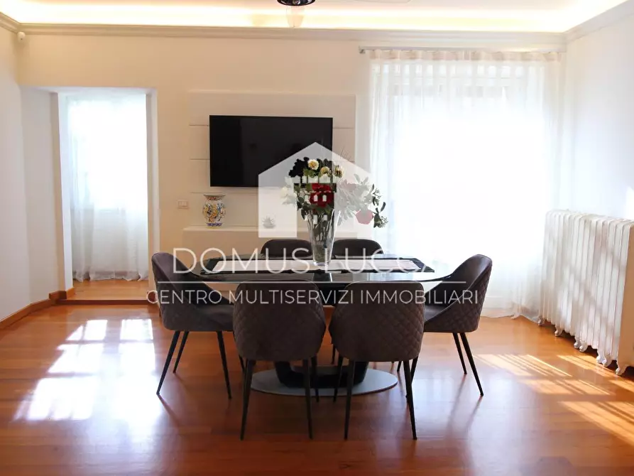 Immagine 2 di Appartamento in vendita  a Lucca