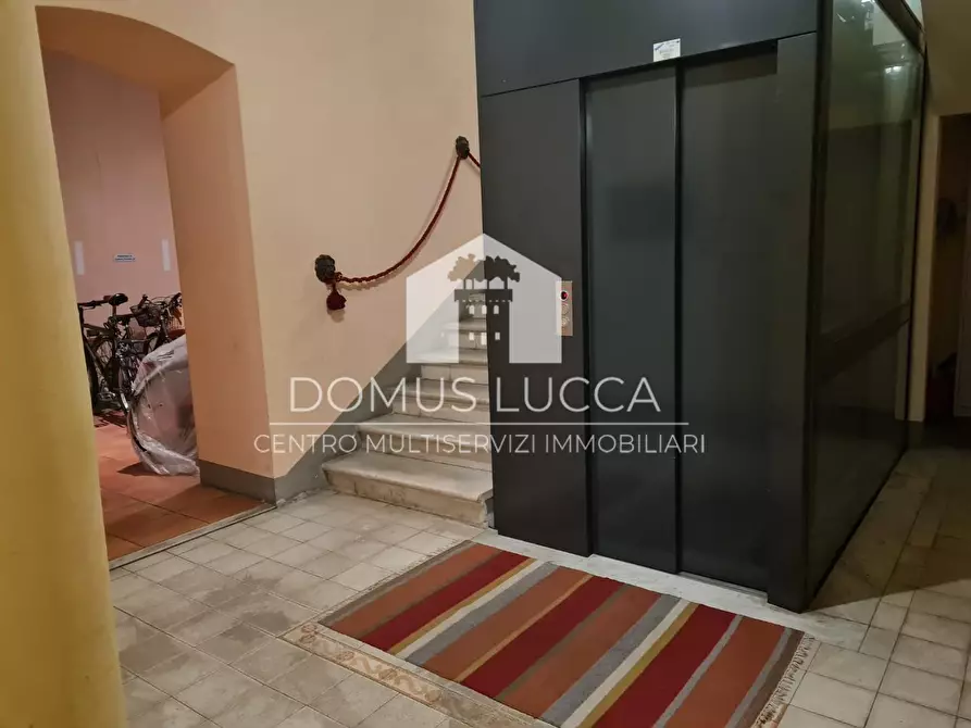 Immagine 19 di Appartamento in vendita  a Lucca