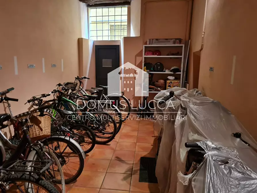 Immagine 18 di Appartamento in vendita  a Lucca