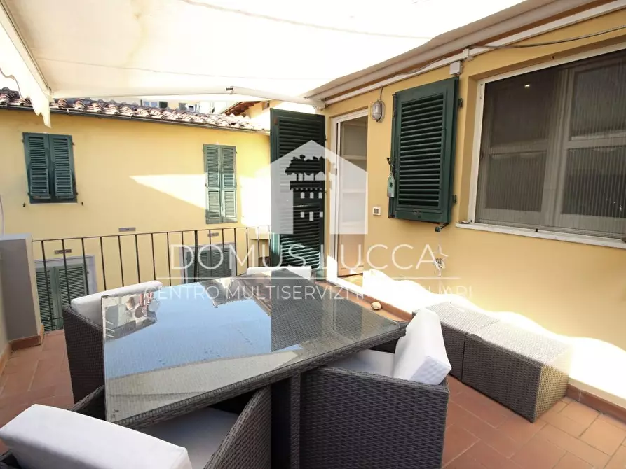 Immagine 13 di Appartamento in vendita  a Lucca