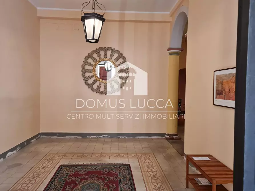 Immagine 20 di Appartamento in vendita  a Lucca