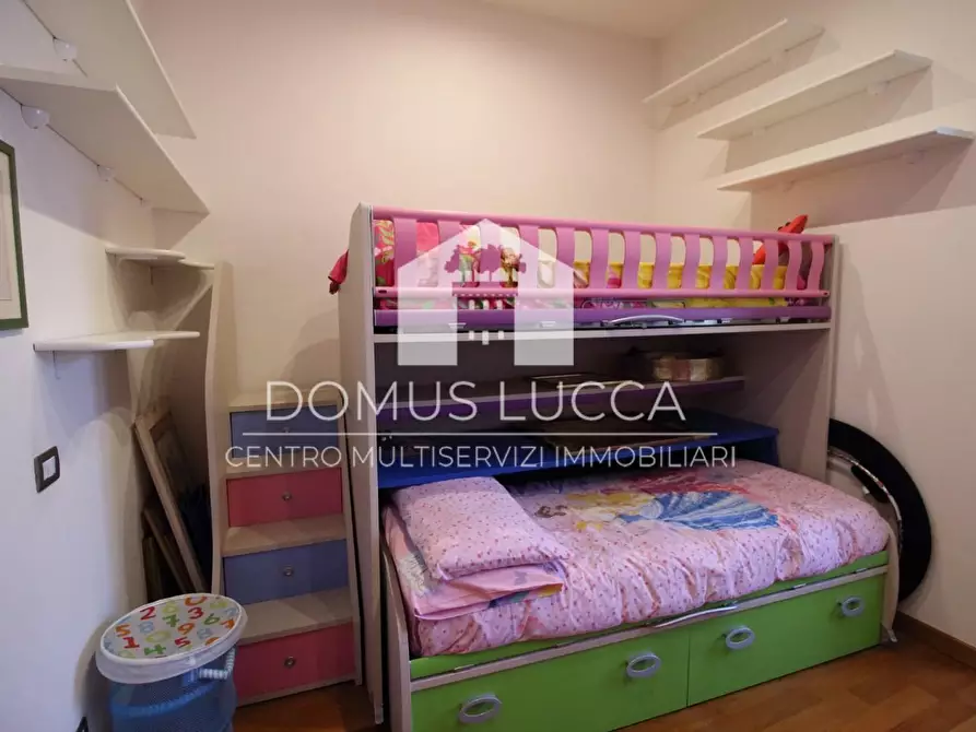 Immagine 11 di Appartamento in vendita  a Lucca
