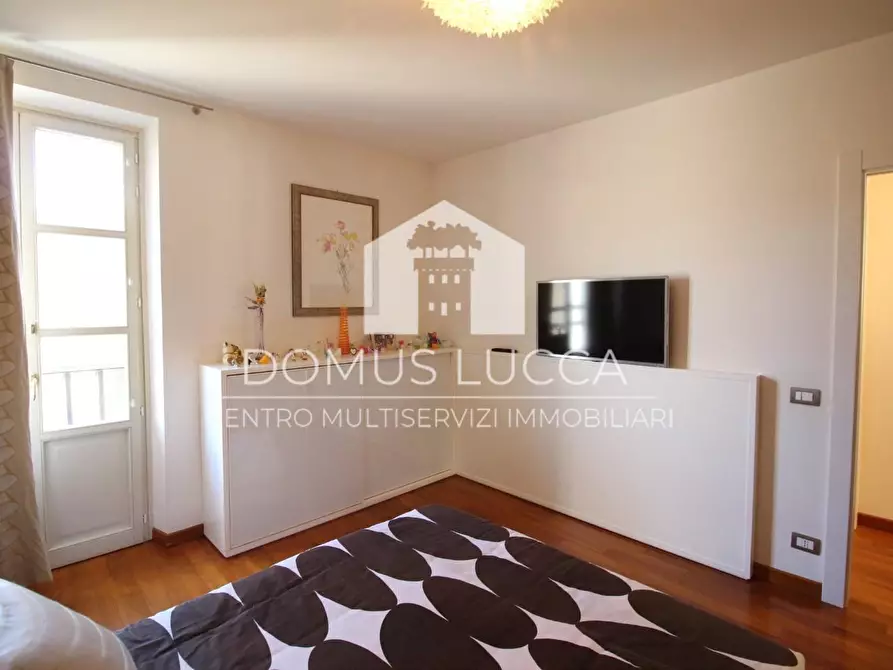 Immagine 9 di Appartamento in vendita  a Lucca