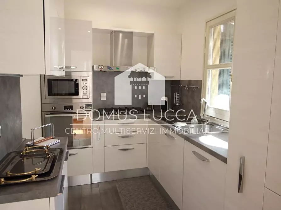 Immagine 14 di Appartamento in vendita  a Lucca