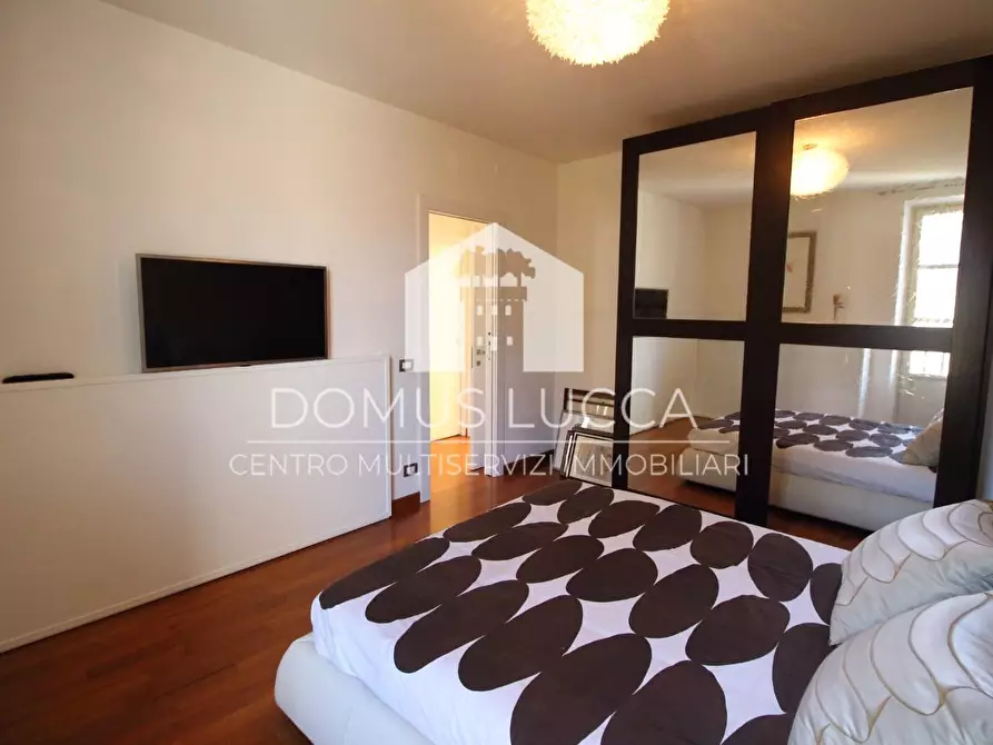 Immagine 8 di Appartamento in vendita  a Lucca