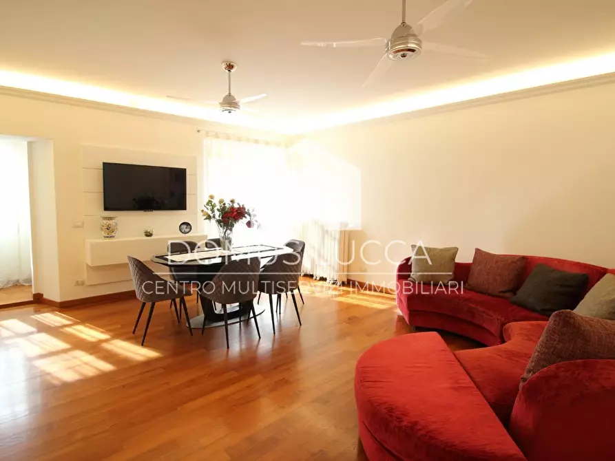 Immagine 1 di Appartamento in vendita  a Lucca