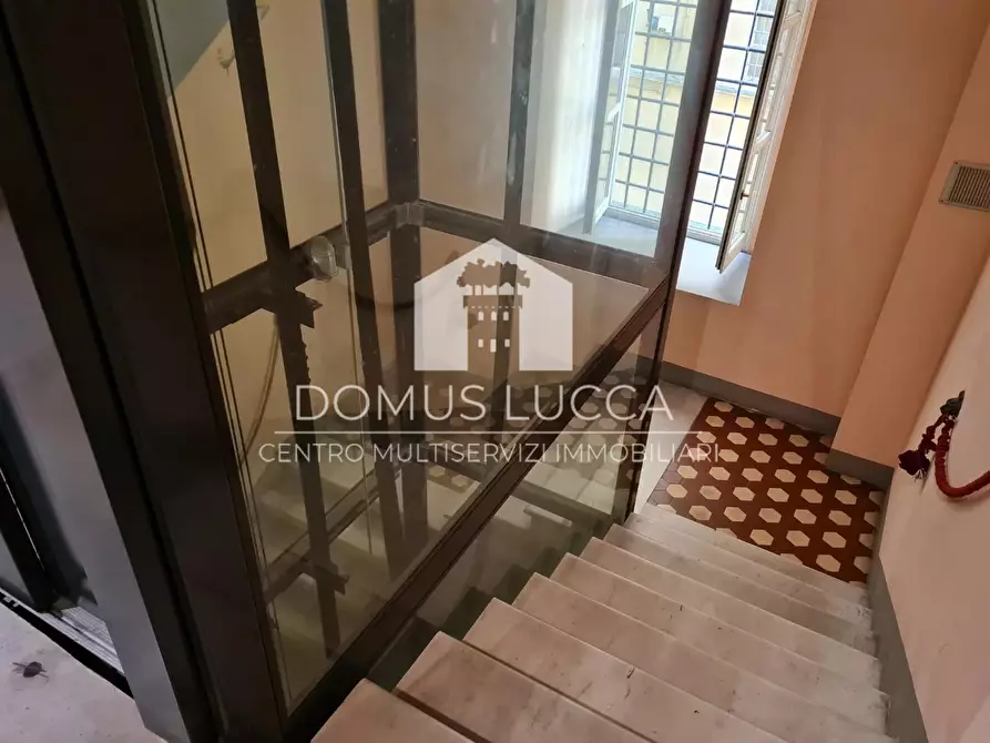 Immagine 17 di Appartamento in vendita  a Lucca