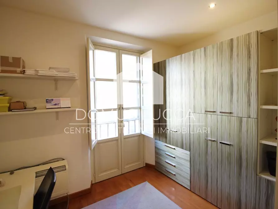 Immagine 10 di Appartamento in vendita  a Lucca