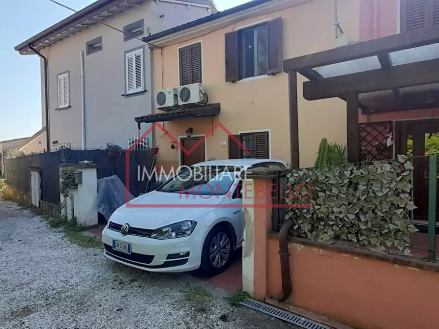 Immagine 10 di Porzione di casa in vendita  a Massarosa