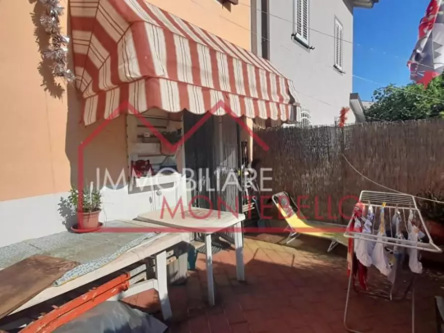 Immagine 11 di Porzione di casa in vendita  a Massarosa