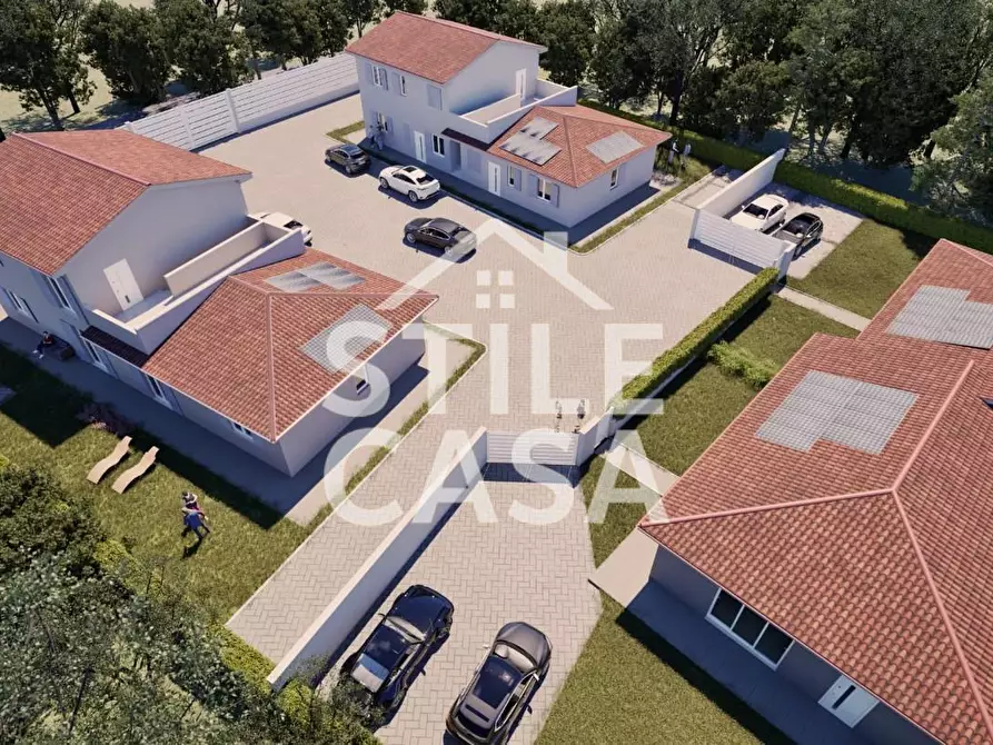 Immagine 4 di Casa bifamiliare in vendita  a Pescia