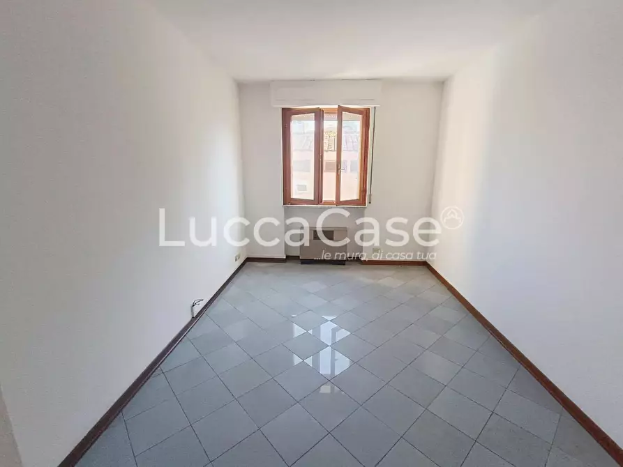 Immagine 6 di Ufficio in affitto  a Lucca
