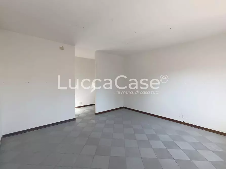 Immagine 5 di Ufficio in affitto  a Lucca