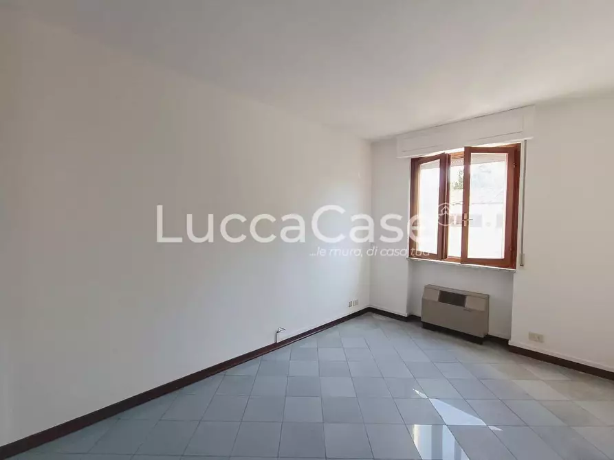 Immagine 4 di Ufficio in affitto  a Lucca