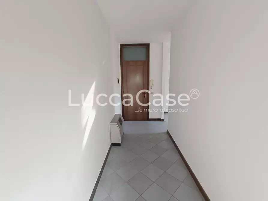 Immagine 8 di Ufficio in affitto  a Lucca