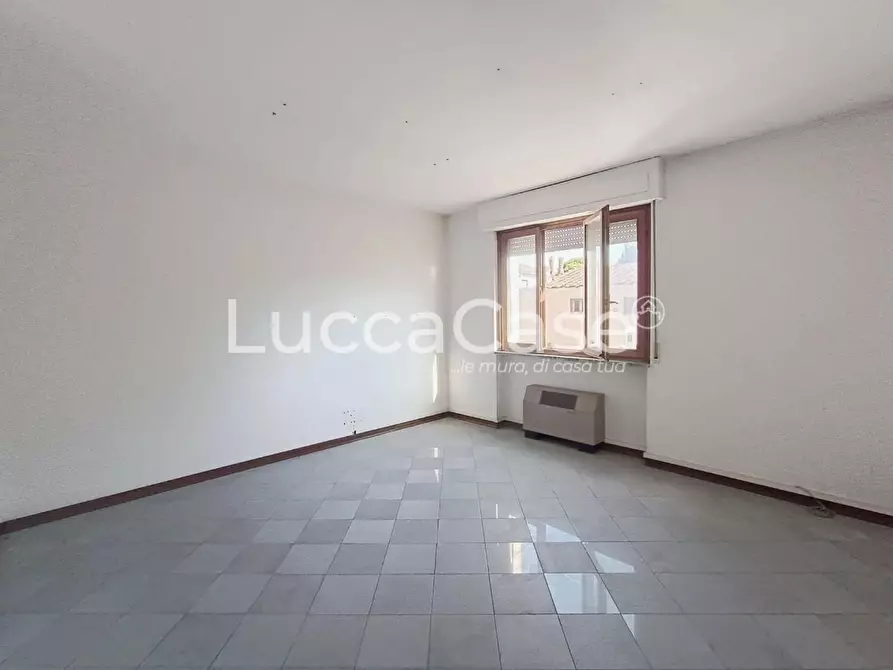 Immagine 3 di Ufficio in affitto  a Lucca