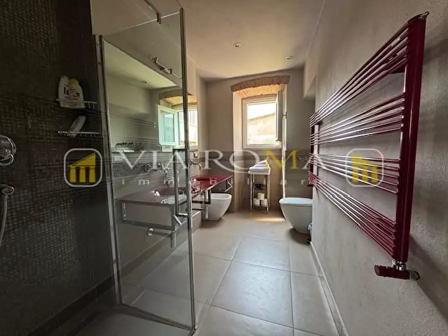 Immagine 11 di Appartamento in vendita  a Lucca