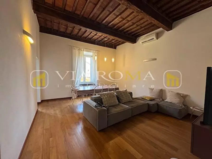 Immagine 5 di Appartamento in vendita  a Lucca