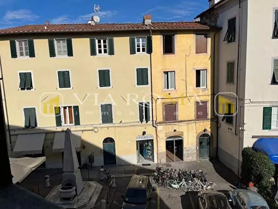 Immagine 21 di Appartamento in vendita  a Lucca