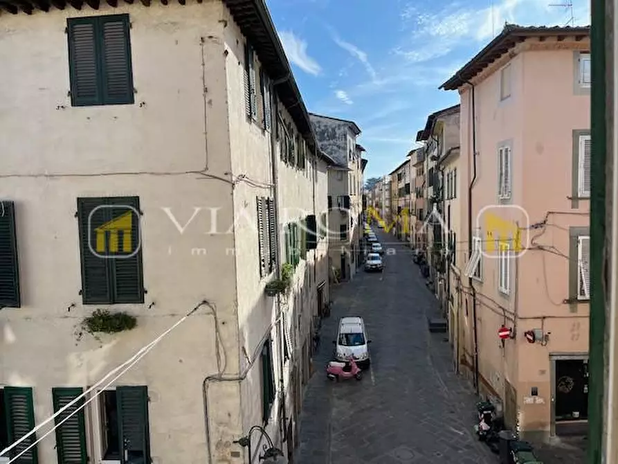 Immagine 19 di Appartamento in vendita  a Lucca