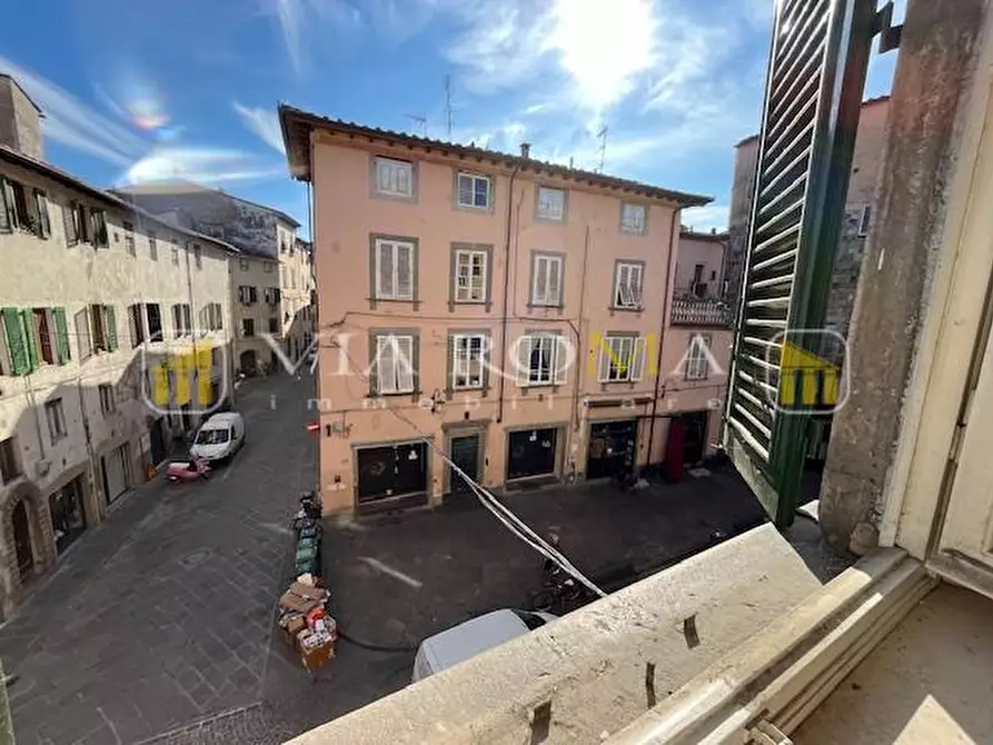Immagine 22 di Appartamento in vendita  a Lucca