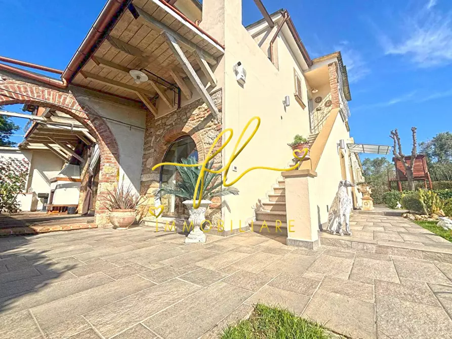 Immagine 11 di Casa bifamiliare in vendita  a Cecina