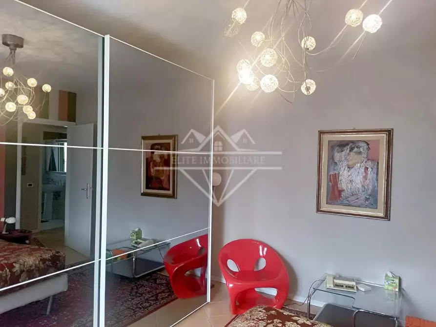 Immagine 7 di Appartamento in vendita  a Carrara