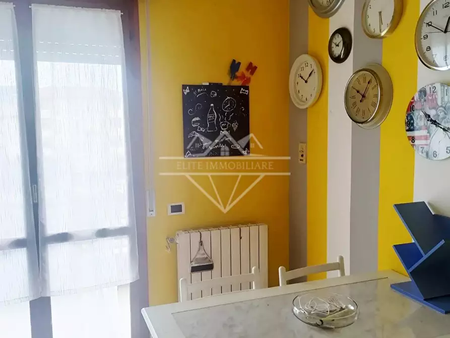 Immagine 2 di Appartamento in vendita  a Carrara