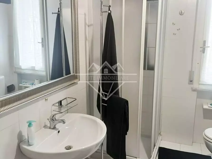 Immagine 11 di Appartamento in vendita  a Carrara