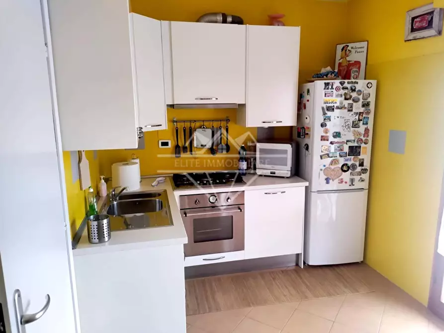 Immagine 1 di Appartamento in vendita  a Carrara