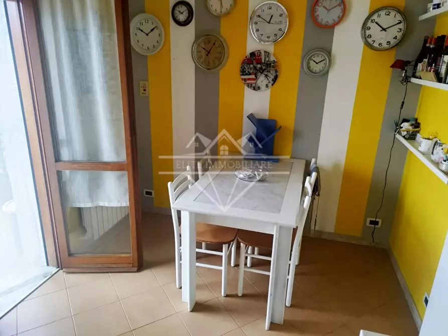 Immagine 3 di Appartamento in vendita  a Carrara