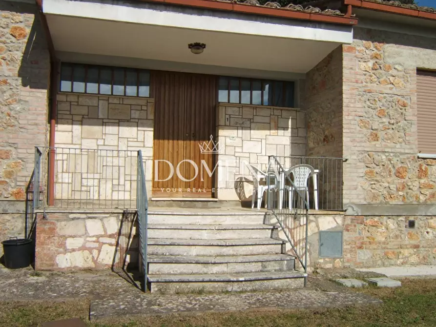 Immagine 2 di Villa in vendita  a Sovicille