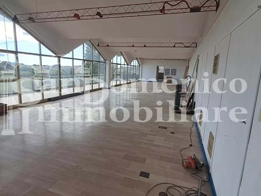 Immagine 6 di Locale commerciale in vendita  a Cascina