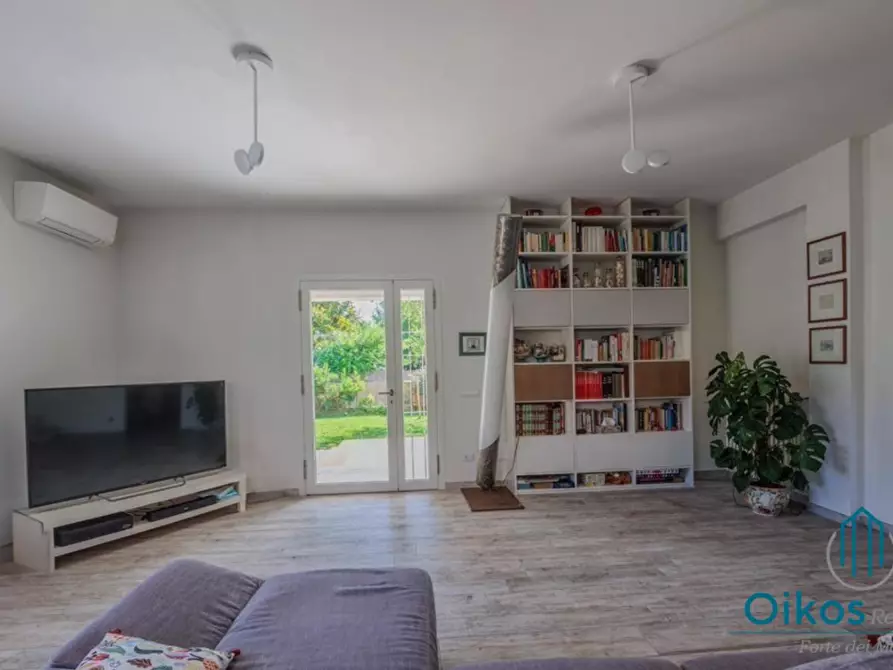 Immagine 21 di Villa in vendita  a Forte Dei Marmi