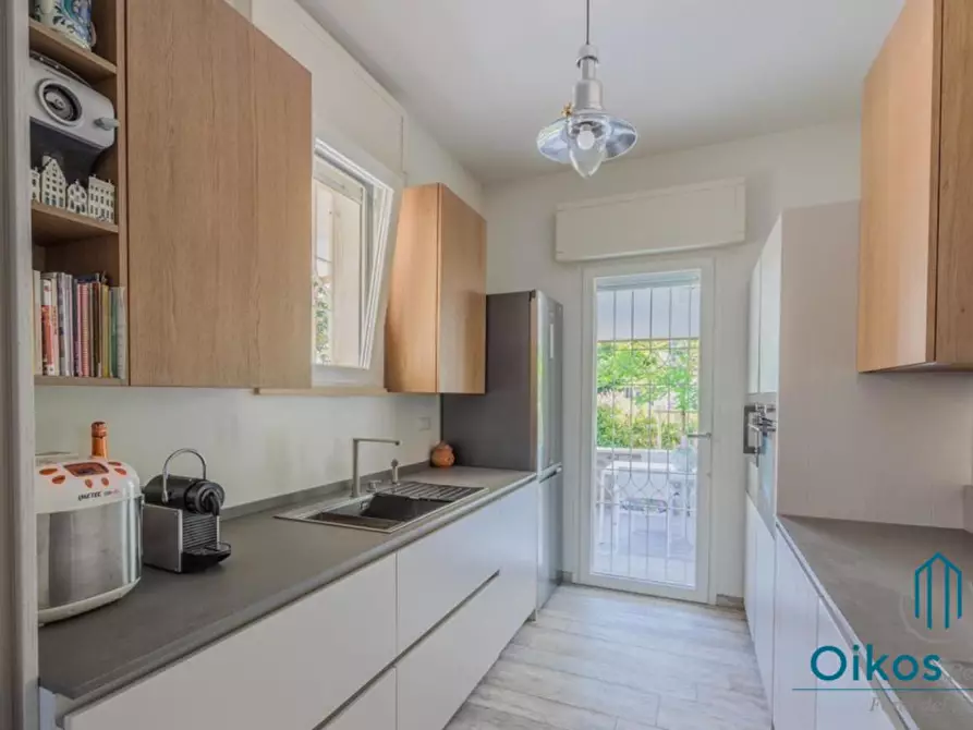 Immagine 17 di Villa in vendita  a Forte Dei Marmi