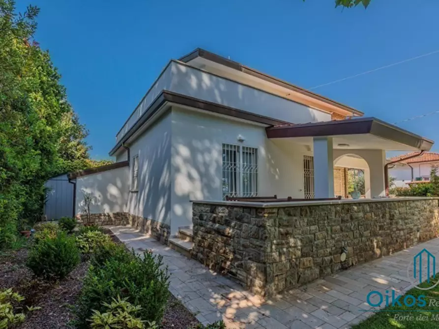 Immagine 32 di Villa in vendita  a Forte Dei Marmi