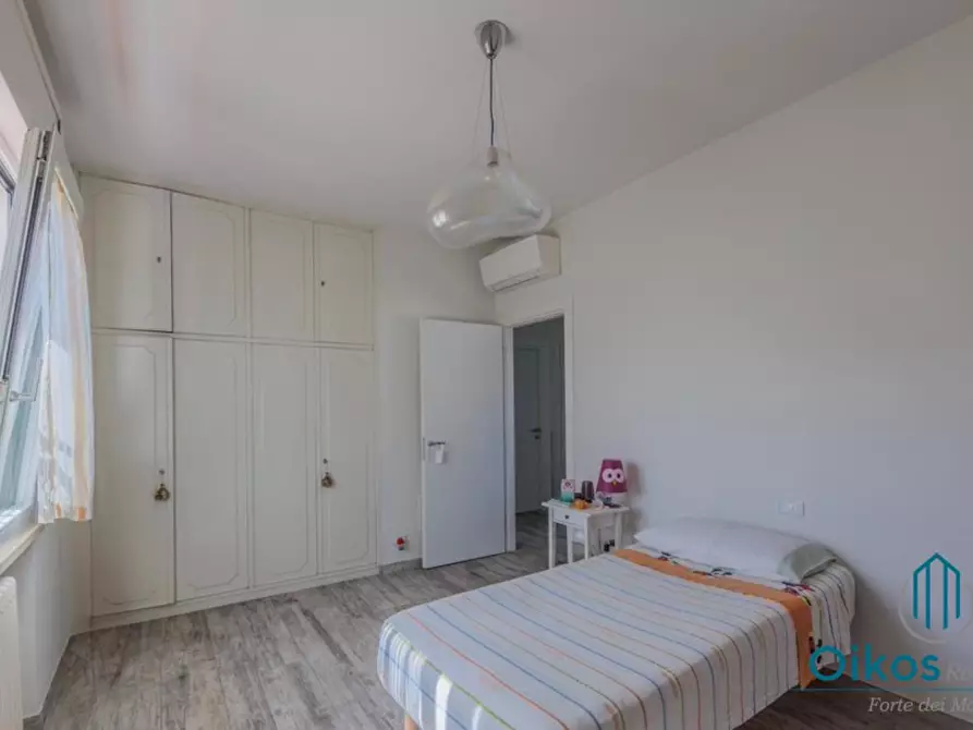 Immagine 15 di Villa in vendita  a Forte Dei Marmi