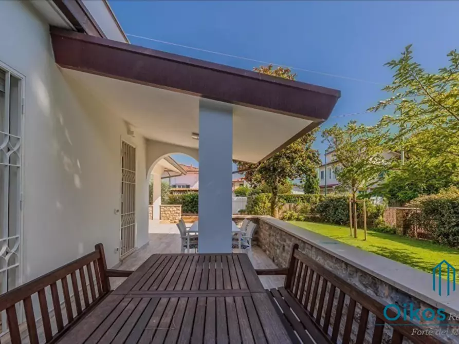 Immagine 29 di Villa in vendita  a Forte Dei Marmi