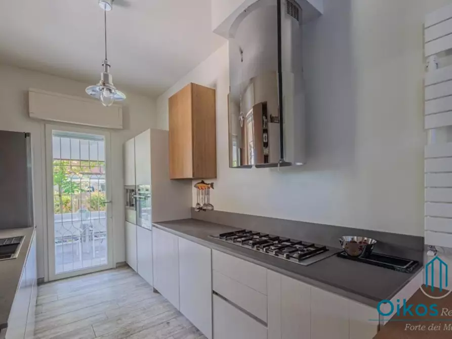 Immagine 18 di Villa in vendita  a Forte Dei Marmi