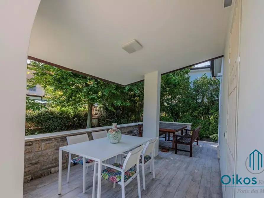 Immagine 27 di Villa in vendita  a Forte Dei Marmi