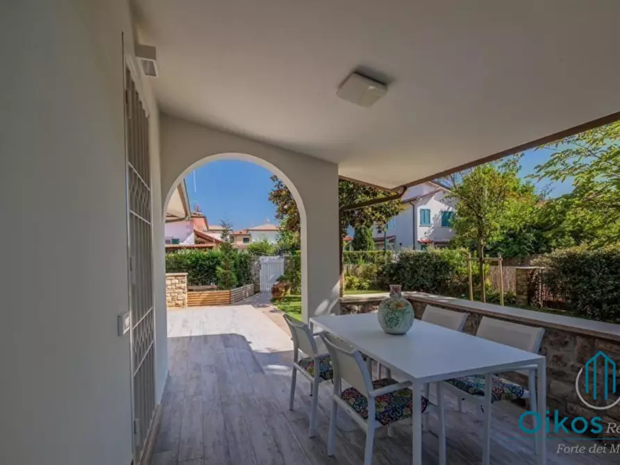 Immagine 28 di Villa in vendita  a Forte Dei Marmi