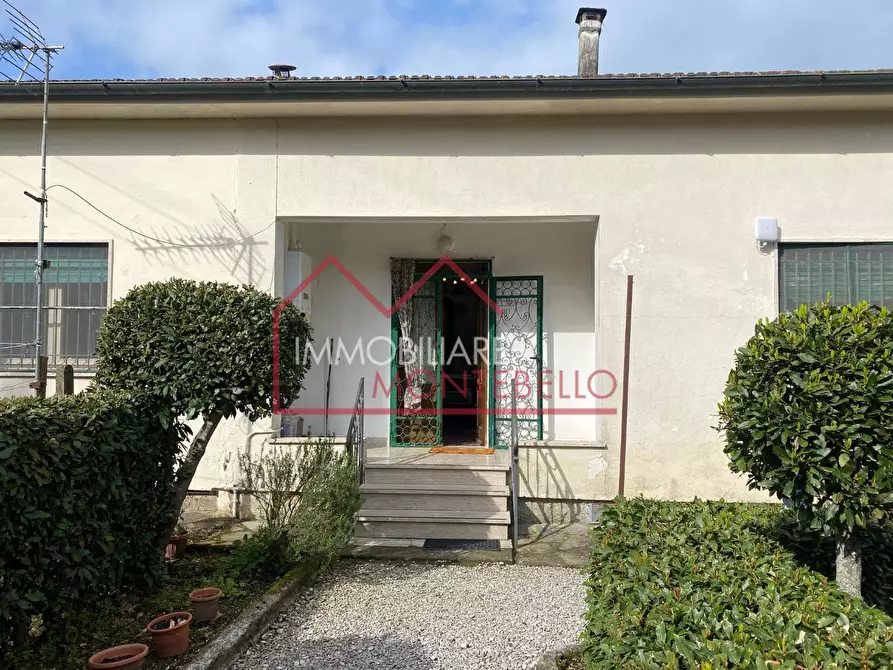 Immagine 2 di Appartamento in vendita  a Camaiore