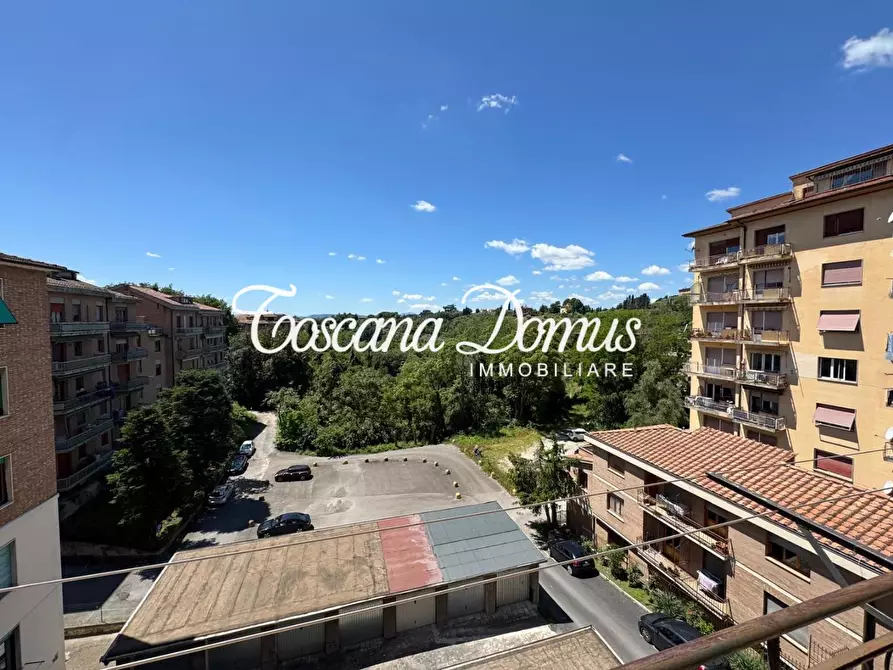 Immagine 10 di Appartamento in vendita  a Siena