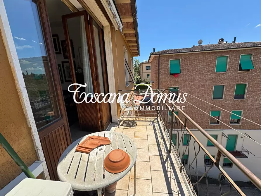 Immagine 9 di Appartamento in vendita  a Siena